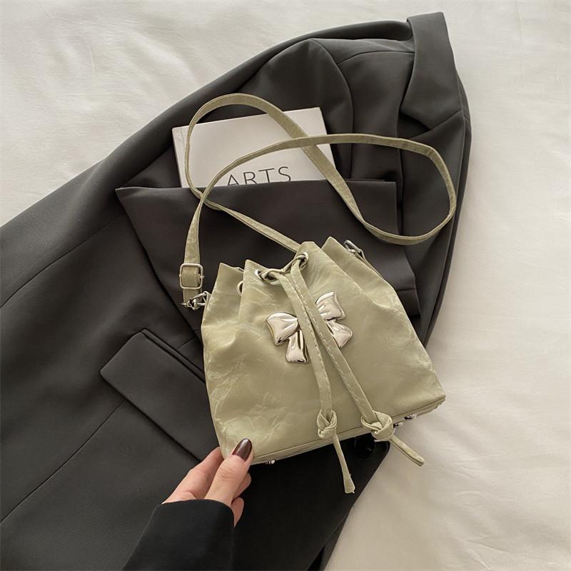 Large Capacity Stylish Shoulder Bag For Women Winter New Design Casual Bucket Bag In Black Silver Khaki Rose Pink Light Pink Blue Green White Colors