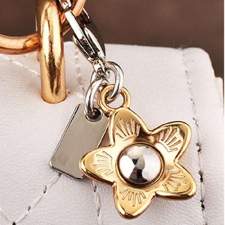 Breloc din aliaj Pandantiv delicat pentru geantă Suport de chei retro Textură de aliaj Perfect pentru a adăuga o notă vintage oricărei genți