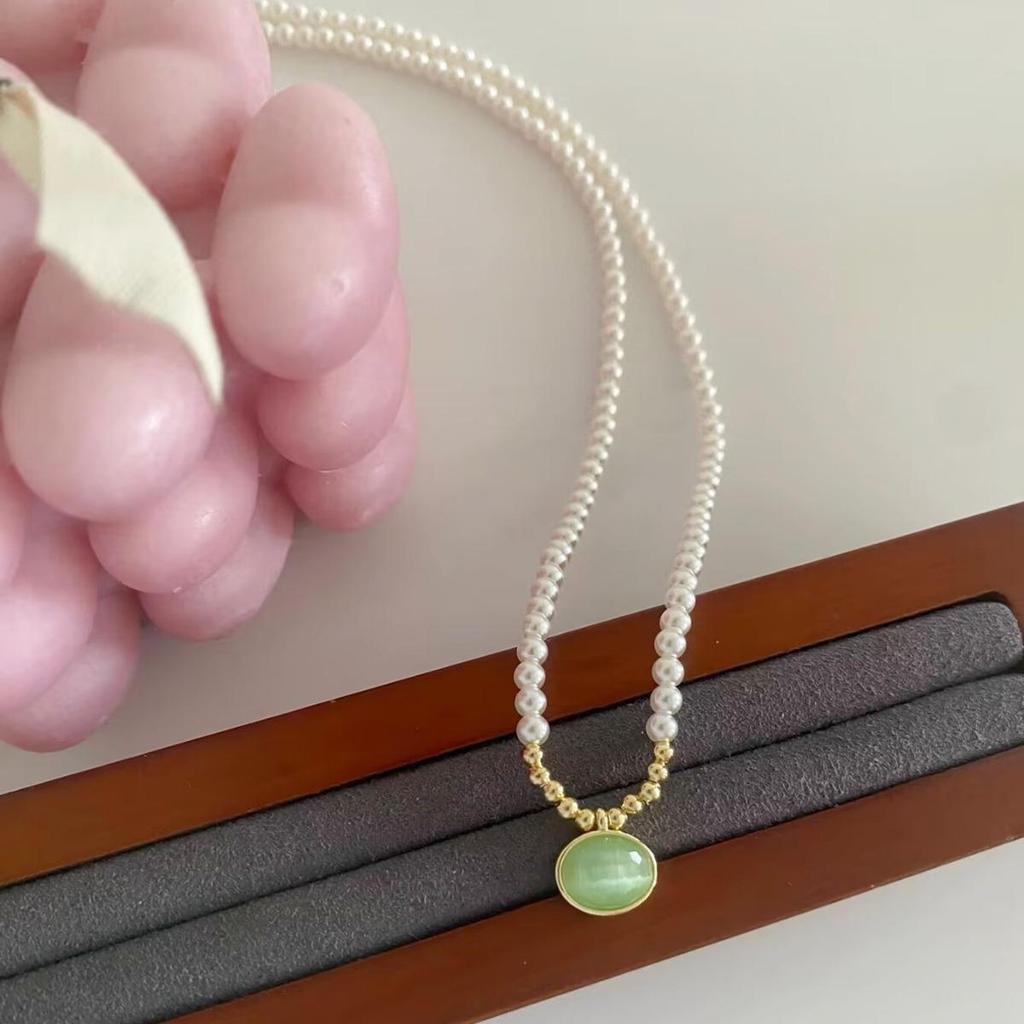 Elegant French Green Oval Cat's Eye Pearl Necklace - Versatile Fashion Statement Clavicle Chain