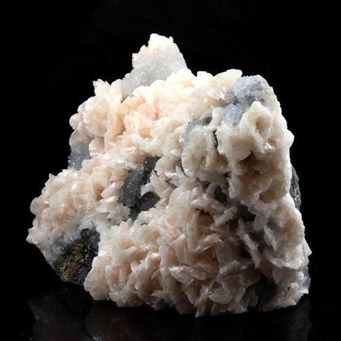 Pierres et Minéraux. Dolomite, Chalcopyrite, Quartz. 3826.5 ct. Chine.