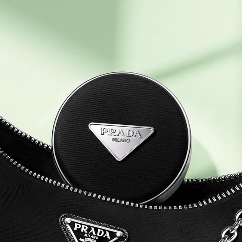 Prada Nylon Luftkissen 25 Jahre Weihnachtsserie Geschenkbox Feuchtigkeitsspendend für ölige und trockene Haut #LN10 natürliche helle Farbe 12g