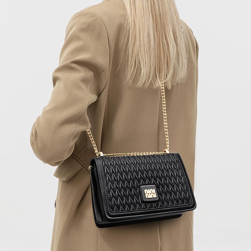 New Women's Versatile Bag Chain Small Square Bag Large Capacity Daily Commuting Diagonal Straddle Bag Women's Bag High End Trendy