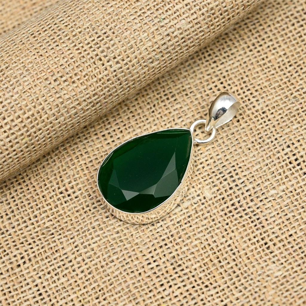 Pretty Green Onyx Gemstone Handmade 925 Sterling Silver Jewelry Pendant For Women