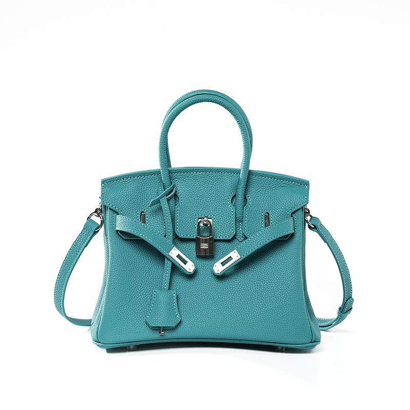 

Сумка из кожи Того платинового цвета, натуральная кожа, большая вместимость, нишевая, ощущение высокого класса, женская, для офисного работника, маленькая сумочка 30x17x24cm серебряный/синий