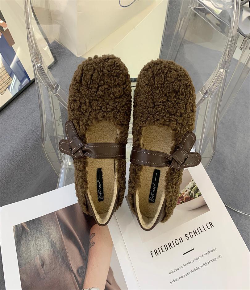 

One-pedal Doudou shoes women s winter 2025 new versatile lamb wool shoes wear one-button velvet thermal cotton shoes 39 темно-коричневого