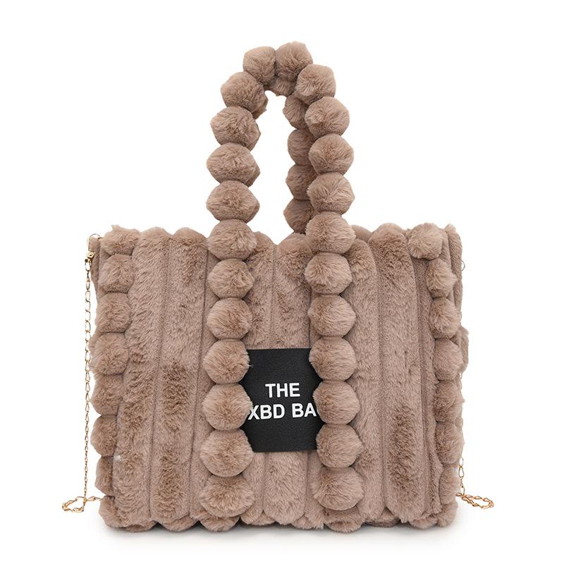 

Новая осенне-зимняя женская пушистая сумка с буквенным принтом - Плюшевый тоут большой вместимости с цепочным плечевым ремнем 30x13x24cm хаки
