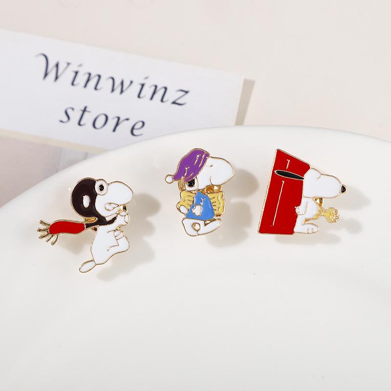Snoopy Cartoon Brooch: Cute Anime Badge for Bags, Uniforms, Scarves - Creative Gift for Students & Men