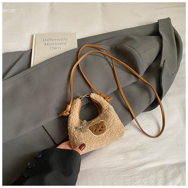 

2025 осень и зима новая модная повседневная сумка высокой ценности милый плюшевый кошелек для мелочи простая мини-сумка через плечо хаки