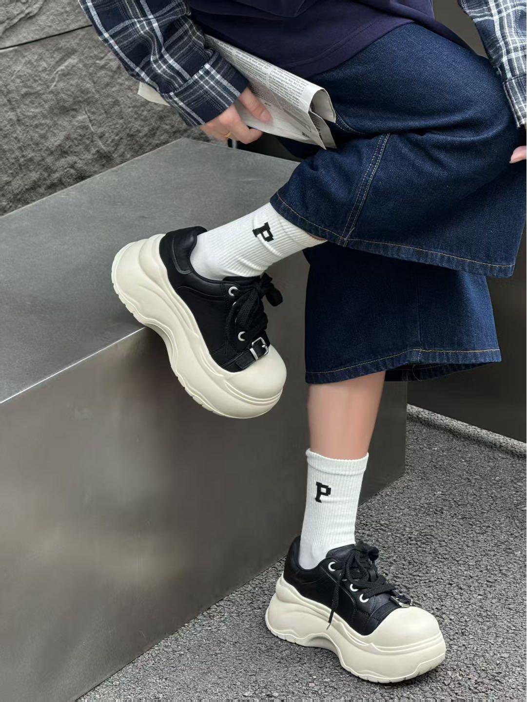 

2025 Chic European Women s Big Head Sneakers with Buckle - Stylish, Thick Sole, Height Boosting Casual Shoes. 39 чёрный