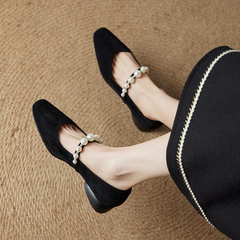 Französische quadratische Kopf Perlenwort mit niedrigem Absatz Einzelne Schuhe Damen Frühling und Herbst Retro Elegant Flacher Absatz Mattes Licht Mund Mary Jane Schuhe