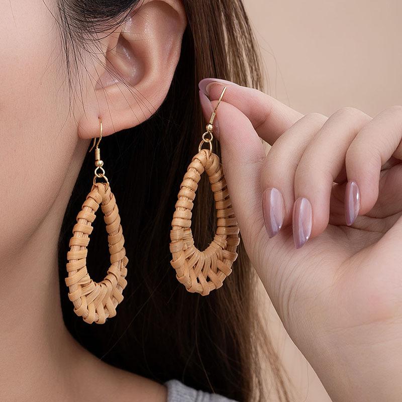 Bohemian Stil Bambus und Rattan Stroh Ohrringe Damen Nische Einzigartig Handgewebte Stecker Ohrringe Urlaubsstil Ohrringe Ohrschmuck