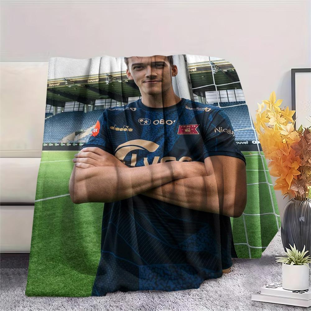 Soccer Player Stadium Portrait Print Fleece Blanket Soft Warm Cozy Throw Blanket for Sofa Bed Sport Fan Home Decor Gift