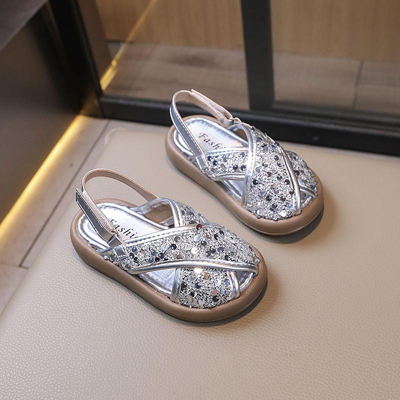 Children's Sandals Summer Glitter Girls Causal Beach Slippers New Versatile Kids Anti-kick Sequins Sandals Soft Bottom Fashion