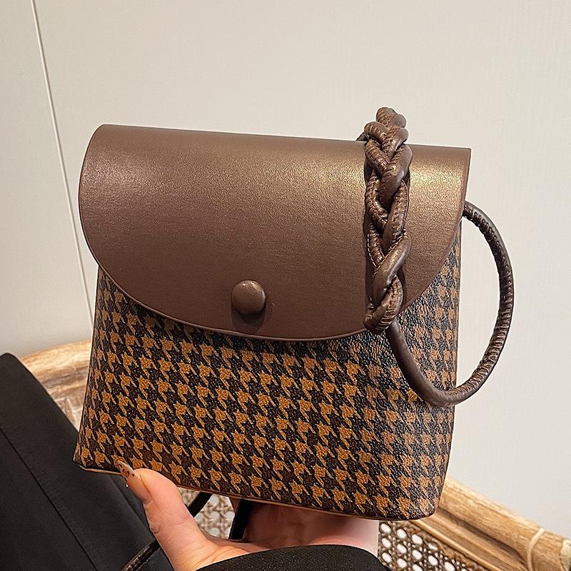 Popular Niche Bags for Women In Autumn and Winter New Textured One-shoulder Crossbody Bag Fashionable Versatile Bucket Bag for Women