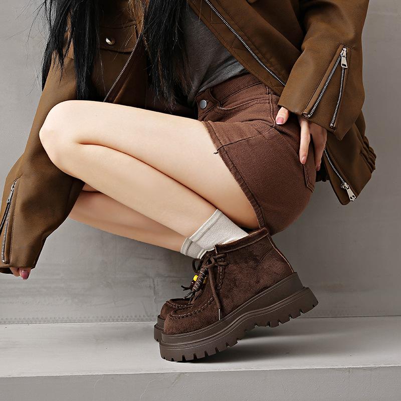 Retro semišové kulaté martensky pro dámskou módu 2025 nové módní všestranné pásky silná podrážka podpatek kotníkové boty