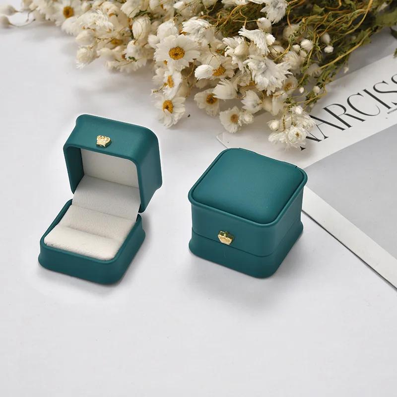 1Pcs Fashion Ring Jewelry Box 5.8x5.8x4.5cm Rose Gold/navy Blue/green /white Pu Crown Buckle Wedding Gift Jewelry Box