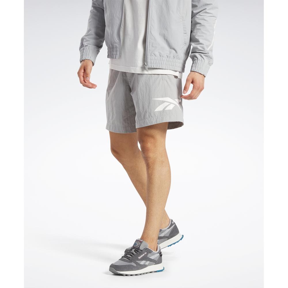 

СПОРТИВНЫЕ ШОРТЫ REEBOK CL VECTOR СВЕТЛО-СЕРЫЕ IA2517