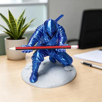 Porte-stylo Ninja pour Bureau Ninja à Genoux Porte-crayon Samouraï Ninja Porte-stylo Imprimé en 3D Cadeau pour Garçons Étudiants Employés de Bureau