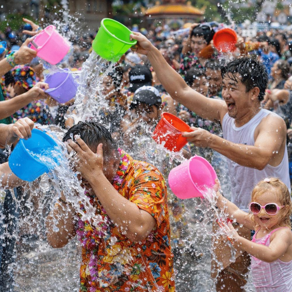 6 Pcs Large Capacity Water-Splashing Festival Buckets with Handle Sand Pails Outdoor Summer