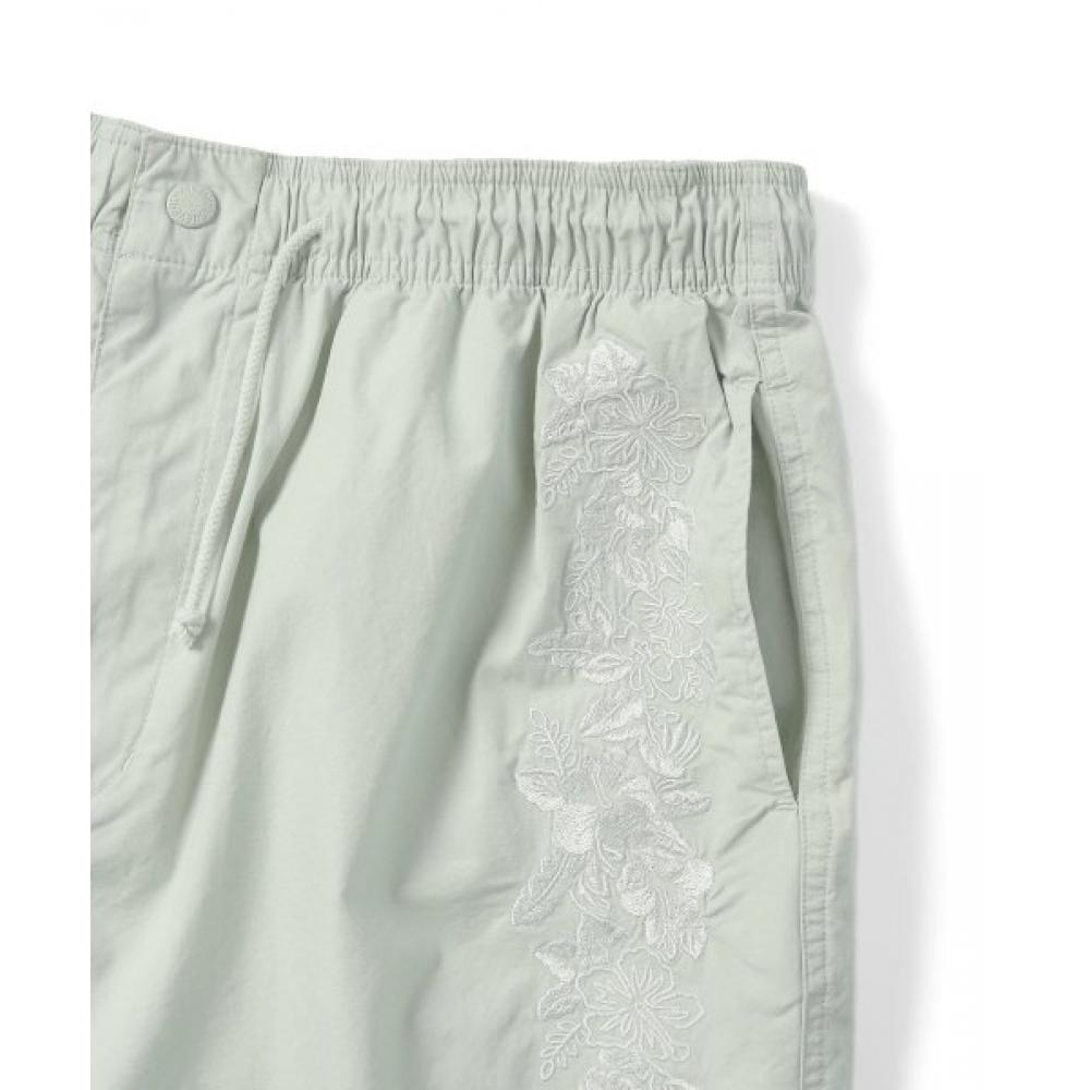 Floral Embroidered Short Mint