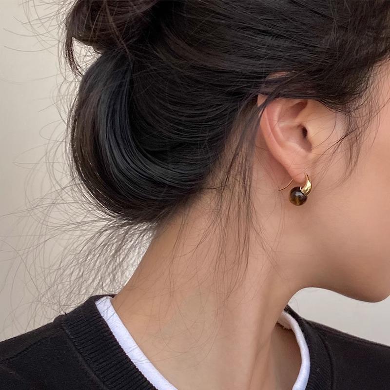 Retro Murad Caramel Tiger's Eye Stone Ear Hooks Female Lightweight Wind Earrings Niche Design Earrings Affordable Dainty Earrings Daily Wear