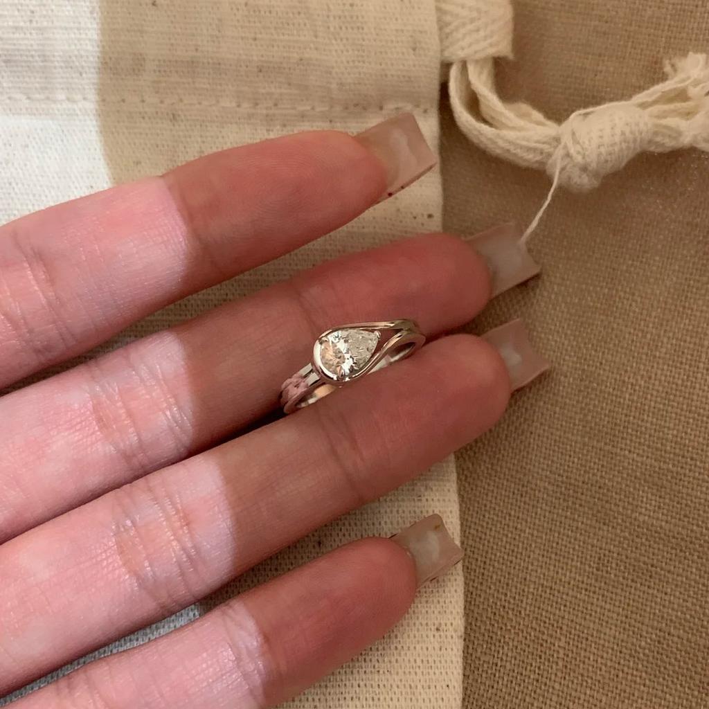Simple Cold Feeling Water Drop Ring, High Sense Light Luxury Giant Flash Diamond Ring, Jewelry Niche Design Horseshoe Ring Woman