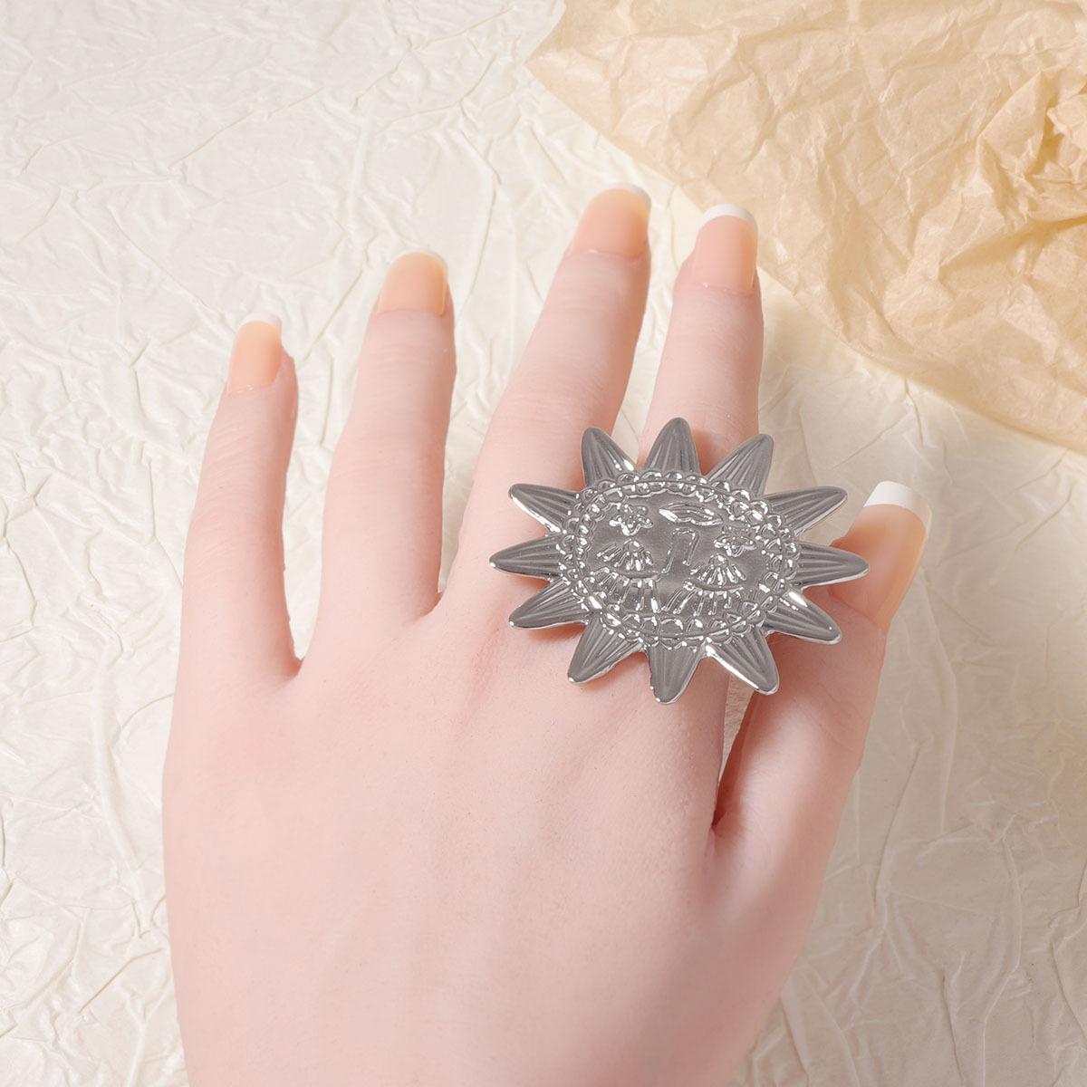 

Модное и простое кольцо-подсолнух из сплава свободного размера, уникальное и нишевое, трендовое и универсальное, повседневное и на каждый день для женщин