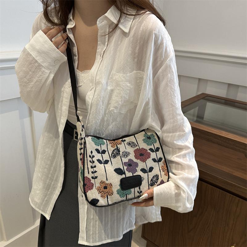 Foreign Style Underarm Niche Literary Niche Shoulder Fashion Bag Women  New Tote Bag Only Beautiful Women Bag