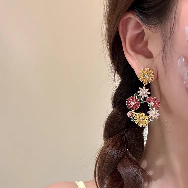 Dopamine Color Flower Stud Earrings Exaggerated Niche Design Women Street Shooting Earrings