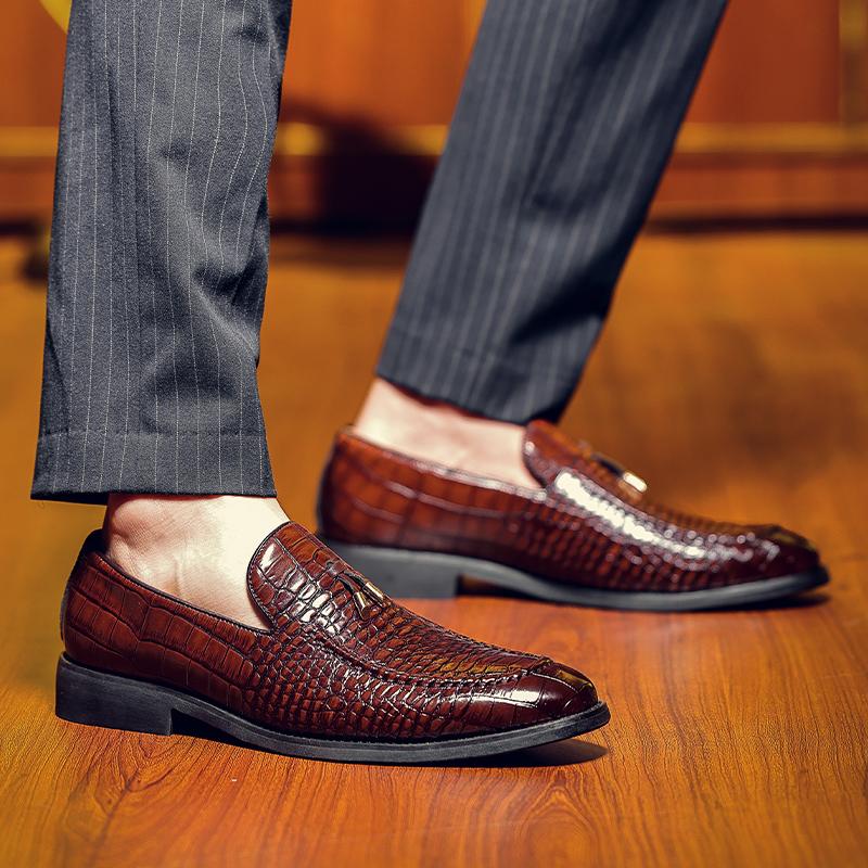 Fashion Trendy Men's PU Loafers New Flats Pointed Toe Slip-On Dress Moccasins Comfortable Walking Shoes for Men Business Casual Footwear