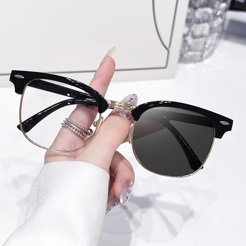 Vintage Eye Protection Reading Glasses Ultralight Metal Presbyopic Eyewear Square Hyperopia Eyeglasses for Men Women +1.0 +4.0