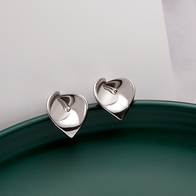 European-American Geometric Metal Earrings: 3D Tulip Heart Pendant Cuffs