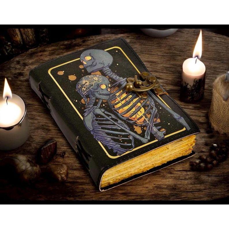 Livre de sorts Grimoire Journal imprimé The Lovers Tarot Notebook Spiral Gothic Notebook Skull amant Antique Journals cadeaux pour hommes ou femmes