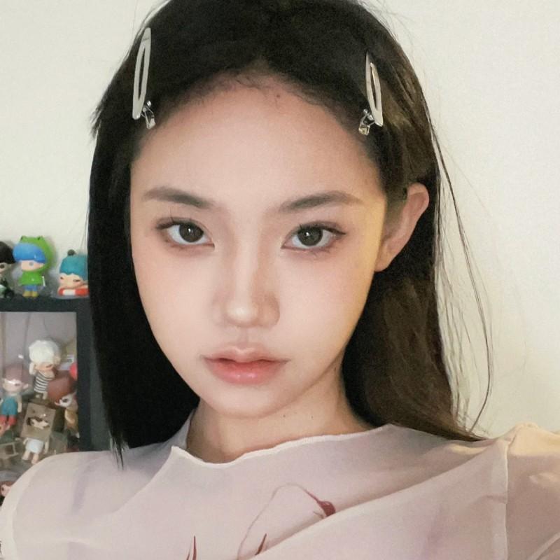 2pcs Metal Bangs Broken Hair One Word Duck Bill Shape Side Makeup Small Female Hairpin Hollow Gold and Silver Clip
