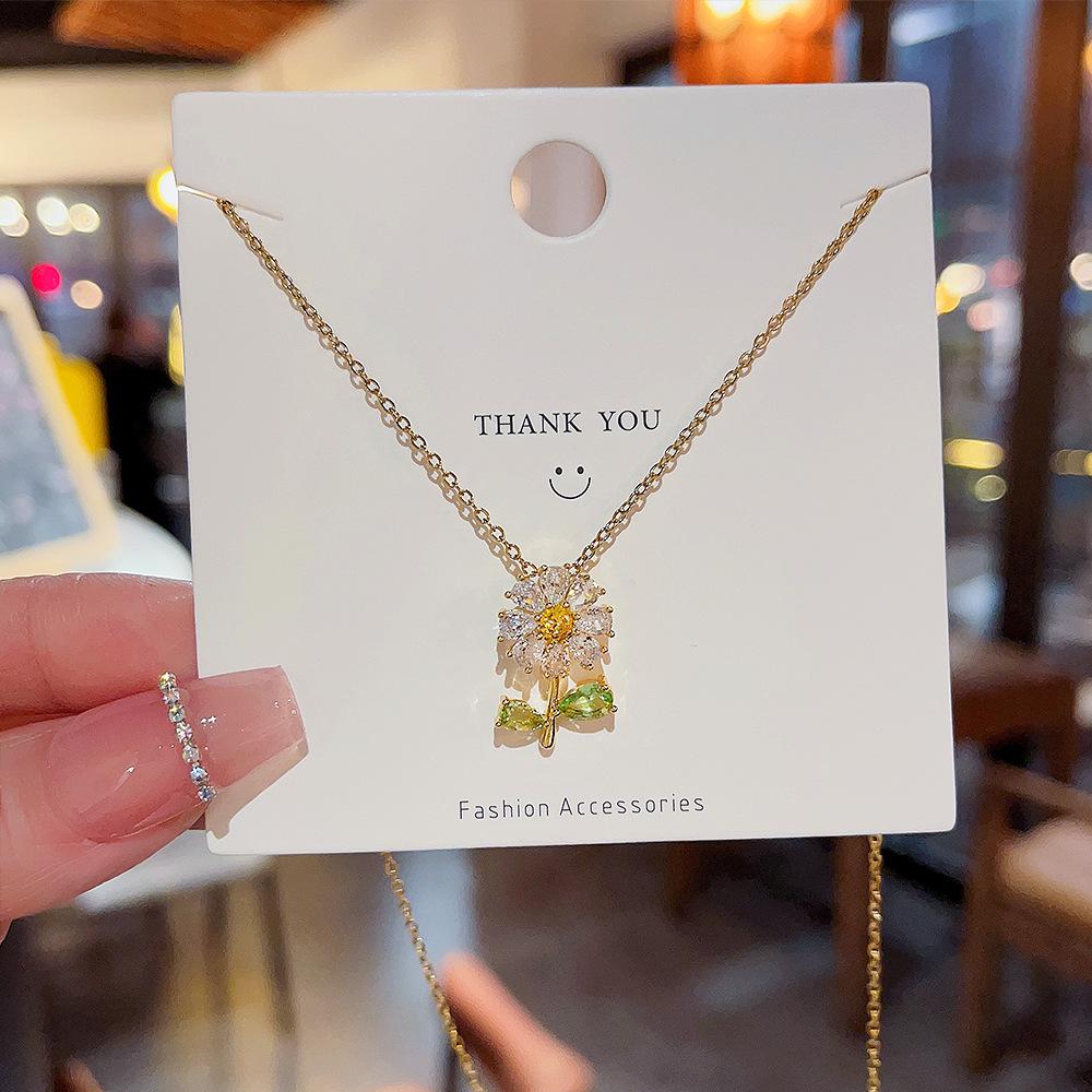 Korean Zircon Flower Pendant Titanium Necklace: Elegant, Retro, and Luxurious Women's Clavicle Chain