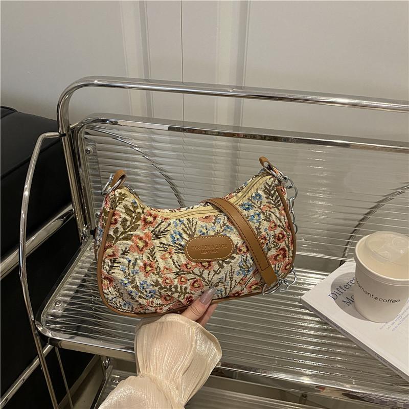 2025 Fashion, Foreign Style, Popular Armpit Bag, Fabric, White Match, Personalized Shoulder Bag, Light Fashion and Cute Women's Bag