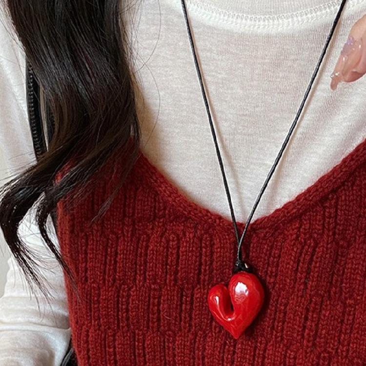 Fashionable Heart Shaped Necklace Irregular Large Heart Pendant Necklace Adjustable for Sweater Fashion Statement