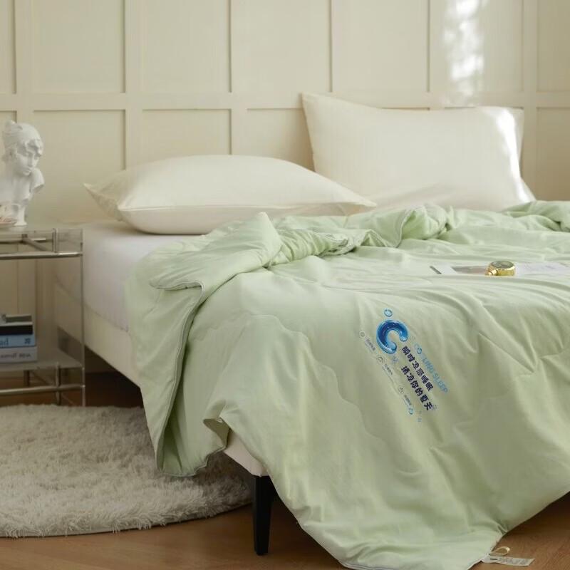 Hodo Cool-Touch Silk Summer Quilt