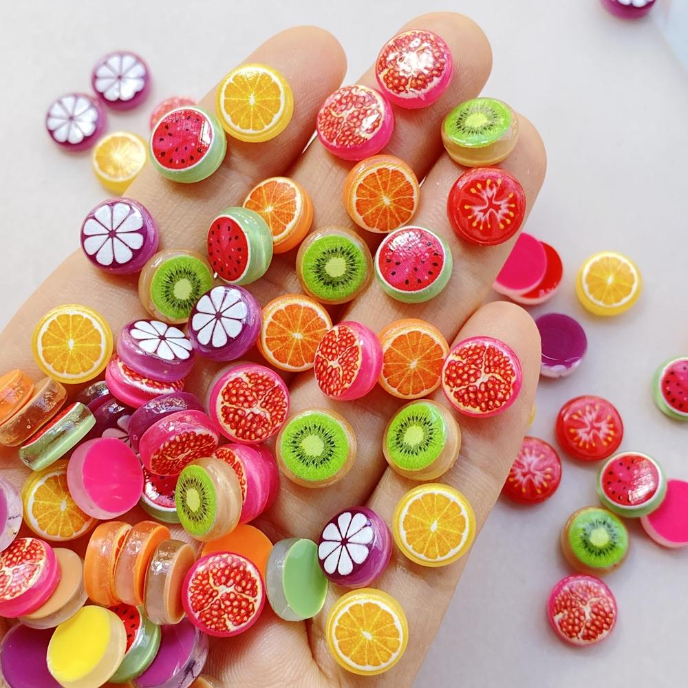 50 Sztuk Urocze Kreskówkowe Mini Arbuz, Pomarańcza, Seria Plastrów Owoców Zdobienia Paznokci Żywiczne Zawieszki Projektanta DIY Rzemiosło Do Paznokci Dekoracje 3D