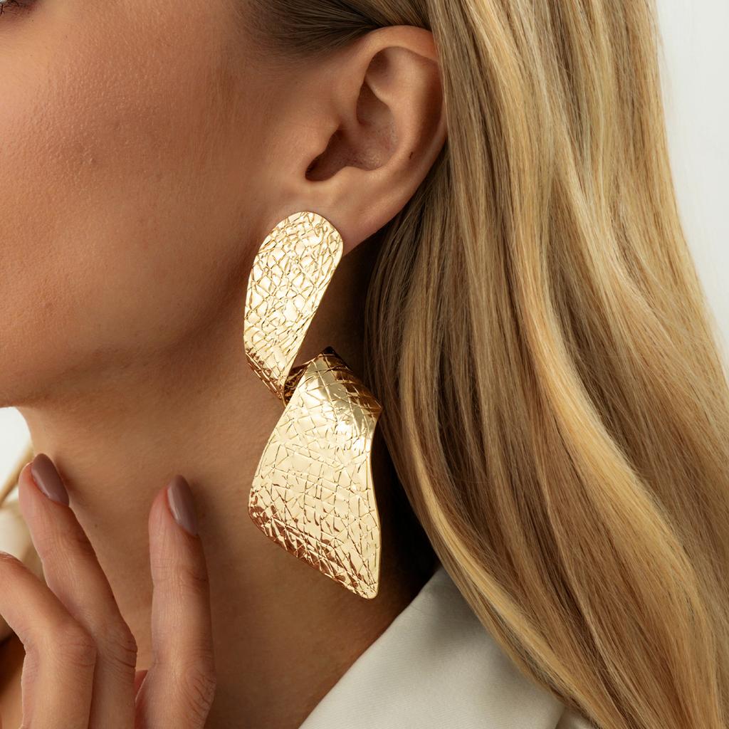Orecchini a Bottone Spirale Pieghe Grandi Irregolari Unici Ingemark Donna alla Moda Metallo Texture Geometrica Orecchini Piercing 2026 Nuovi Gioielli