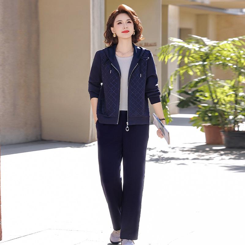 

Spring 2026 Women s Sporty Two-Piece Set for Ages 40-60: Fashionable and Stylish Outfit for Middle-Aged Women 4XL (Recommended 140-155 jin)