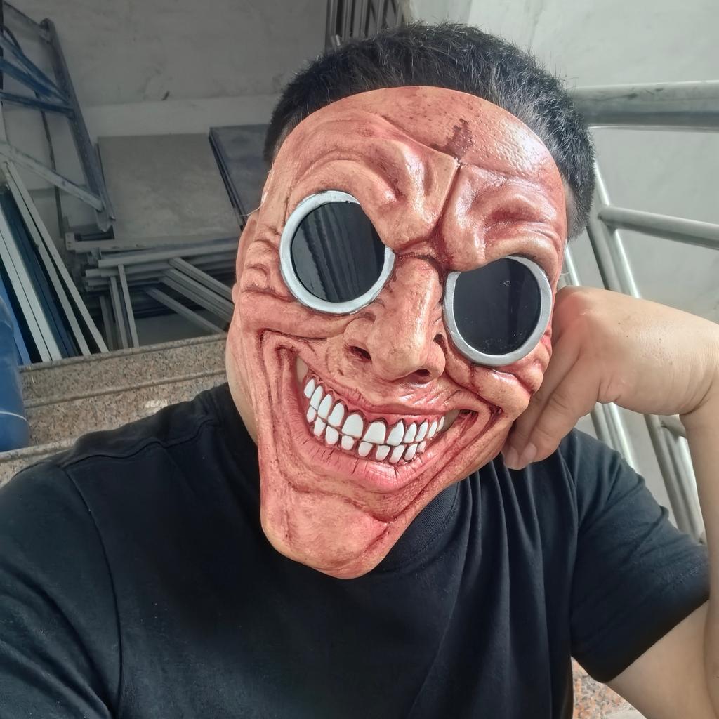 Gruseliges Lächeln Latexmaske mit runder schwarzer Brille Vollgesichts-Horrormaske für Halloween-Party Cosplay Requisite