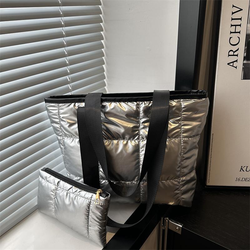 

Korean version cotton clothes tote bag women s autumn and winter new large-capacity commuter portable shoulder bag light and versatile armpit bag серебряный