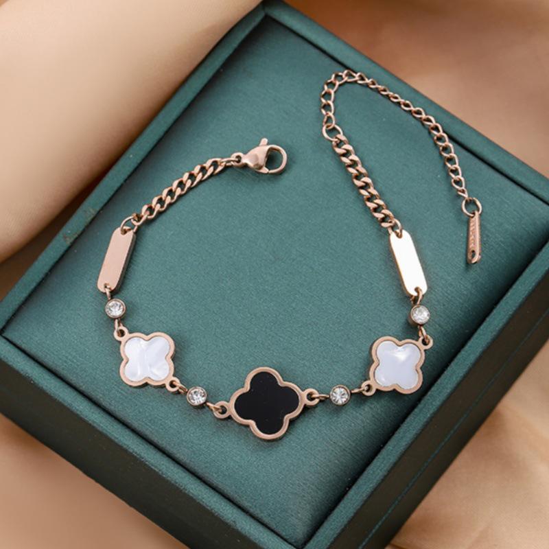 Elegantes Damenarmband aus Titanstahl - Stilvolles High-End-Design, Leichter Luxus, Vielseitiges Modeaccessoire