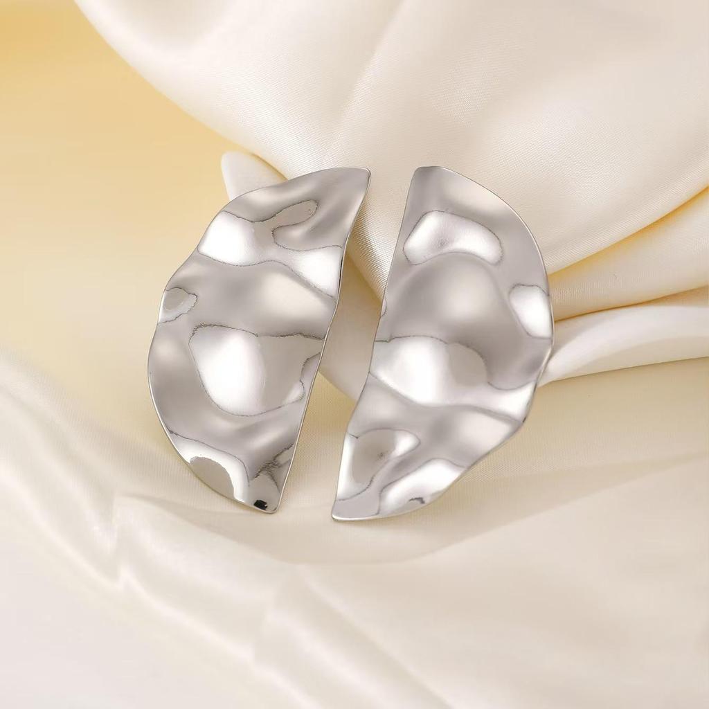 European & American Cold Style Metal Stud Earrings: Retro, High-End, Smooth Design with Personality Ear Cuffs