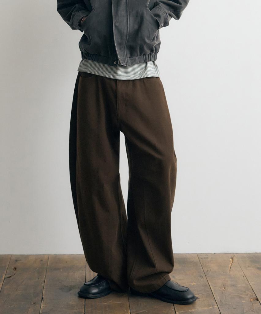 Awodeijeu Arno Curved Wide Chino Pants [Brown]
