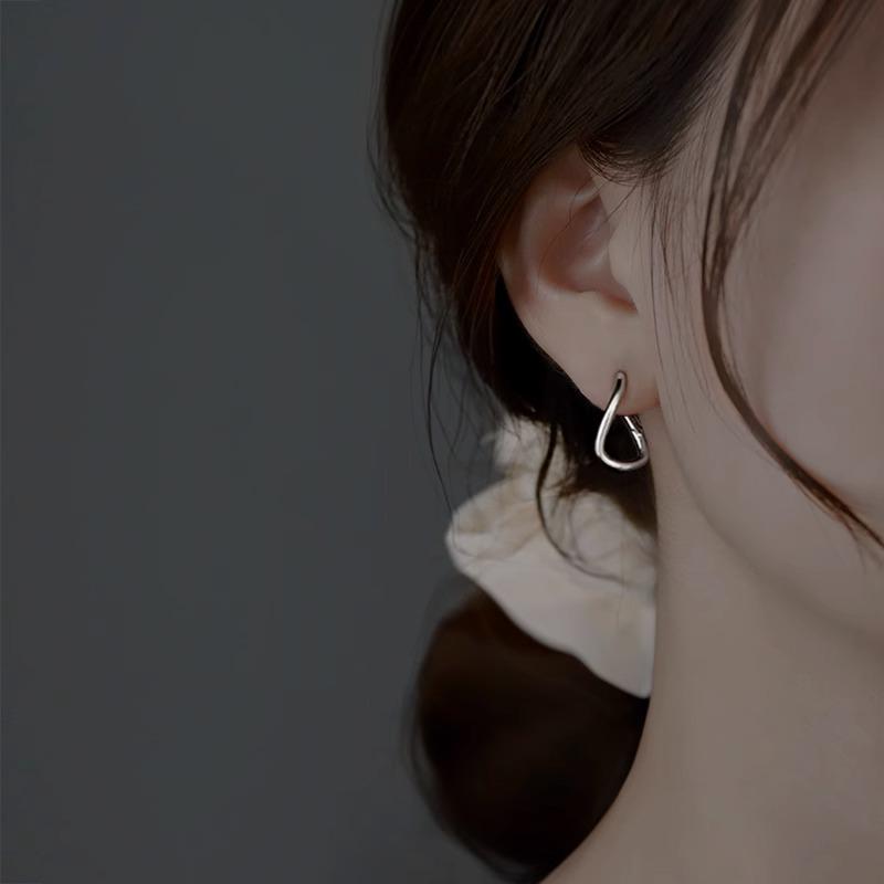 2024 Women's Minimalist Irregular Hoop Earrings - High-End Niche Design Jewelry