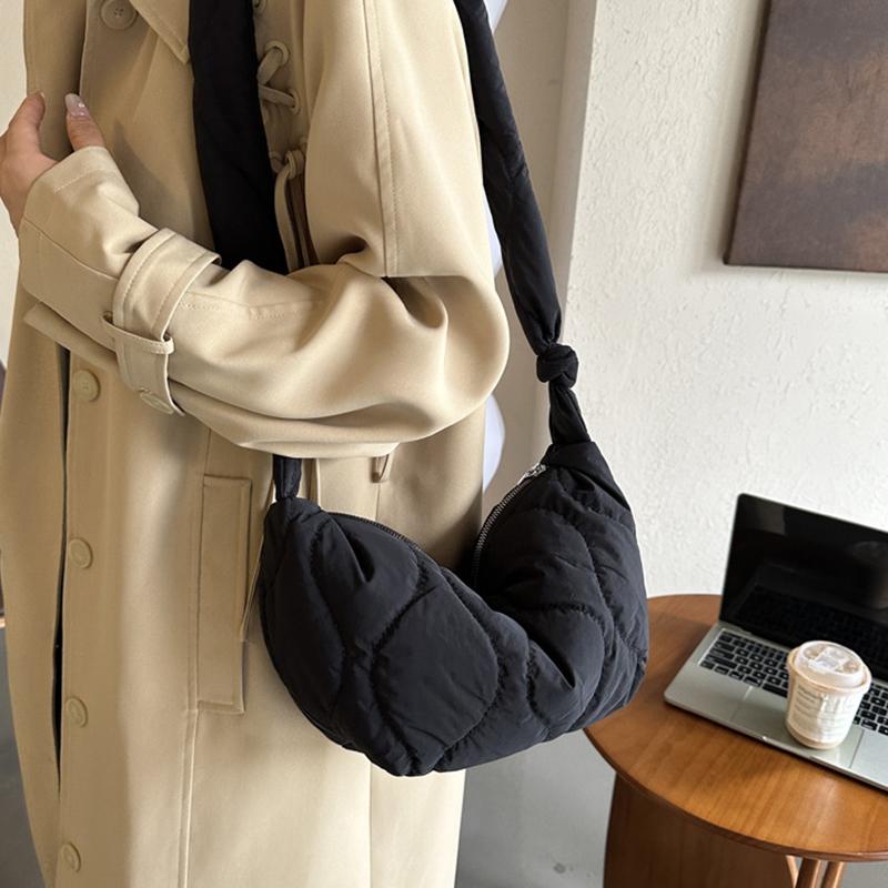 Female Puffer Shoulder Bag Trendy Soft Down Pillow Shopper Bag with Zipper Quilted Simple Crossbody Bag for Teenage Girls