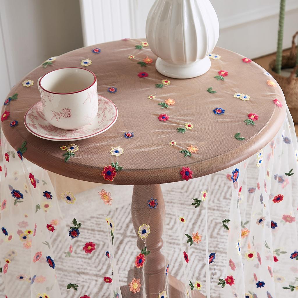 Față de masă nouă americană brodată cu dantelă florală, rezistentă la praf, pentru înfrumusețarea dormitorului, sufrageriei, mesei de dining