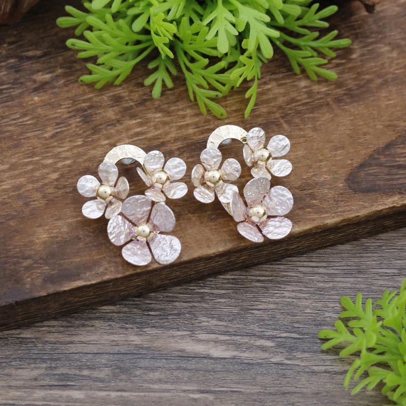 New Enamel Geometric Flower Stud Earrings Women's Fashion Simple Irregular Flower Summer Versatile Earrings